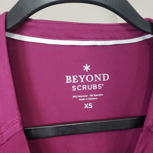 Beyond Scrubs Ceil Blue Wine Scrub Top Bundle XS - Picture 12 of 16